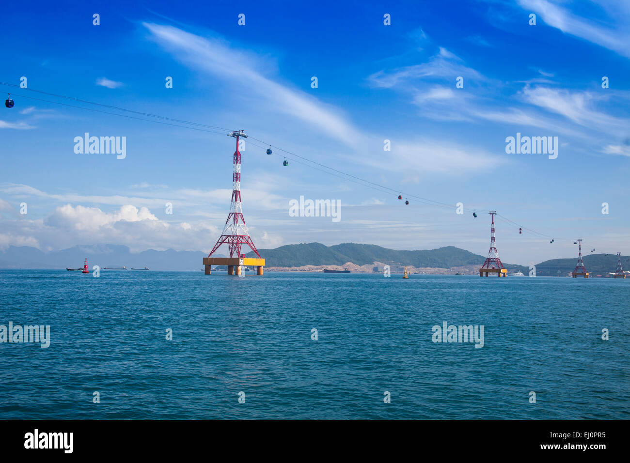 Vinpearl, island, Nha Trang, Vietnam, du Sud, de l'architecture, l'eau, télécabine, téléphérique, transport, Vietnam, Asie Banque D'Images