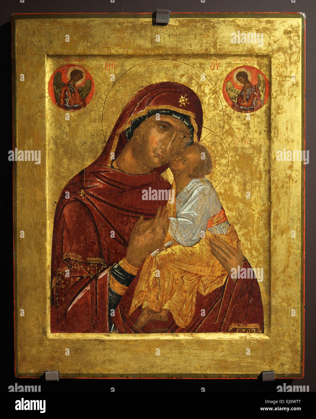 Icône russe de la Mère de Dieu Glykophilousa peint par l'artiste byzantin de la fin du xive siècle jusqu'au début de 15e siècle vu à l'exposition 'tradition byzantine à travers les siècles' dans la galerie photo de Strahov à Prague, République tchèque. L'exposition présentant une excellente sélection d'icônes orthodoxes grecques provenant des collections de l'Institut archéologique Kondakov (Prague) et le Musée de l'icône russe (Moscou), s'étend jusqu'au 13 mai 2015. Banque D'Images