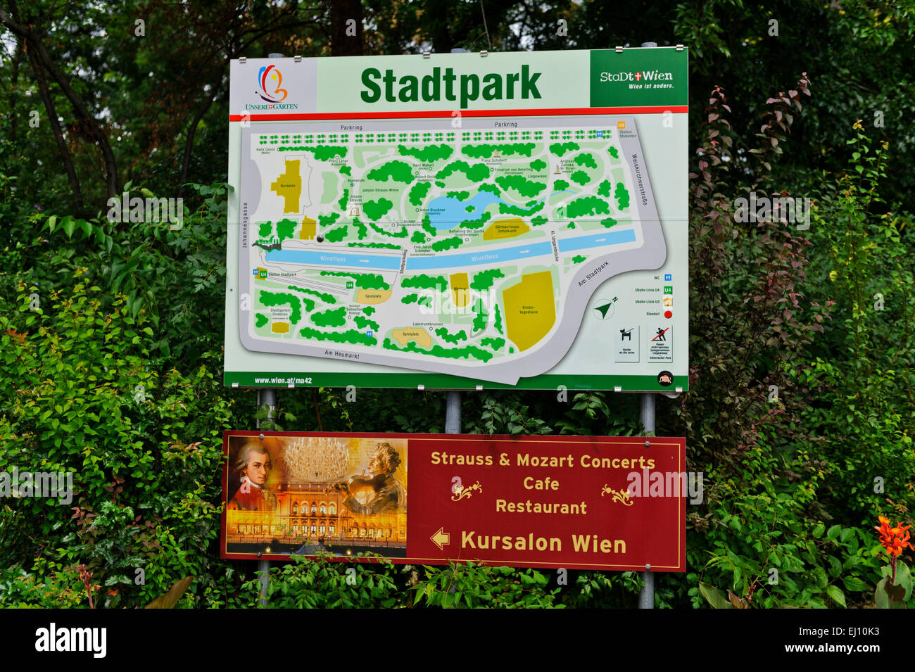 Un affichage d'une carte détaillée du Stadtpark, Vienne, Autriche. Banque D'Images