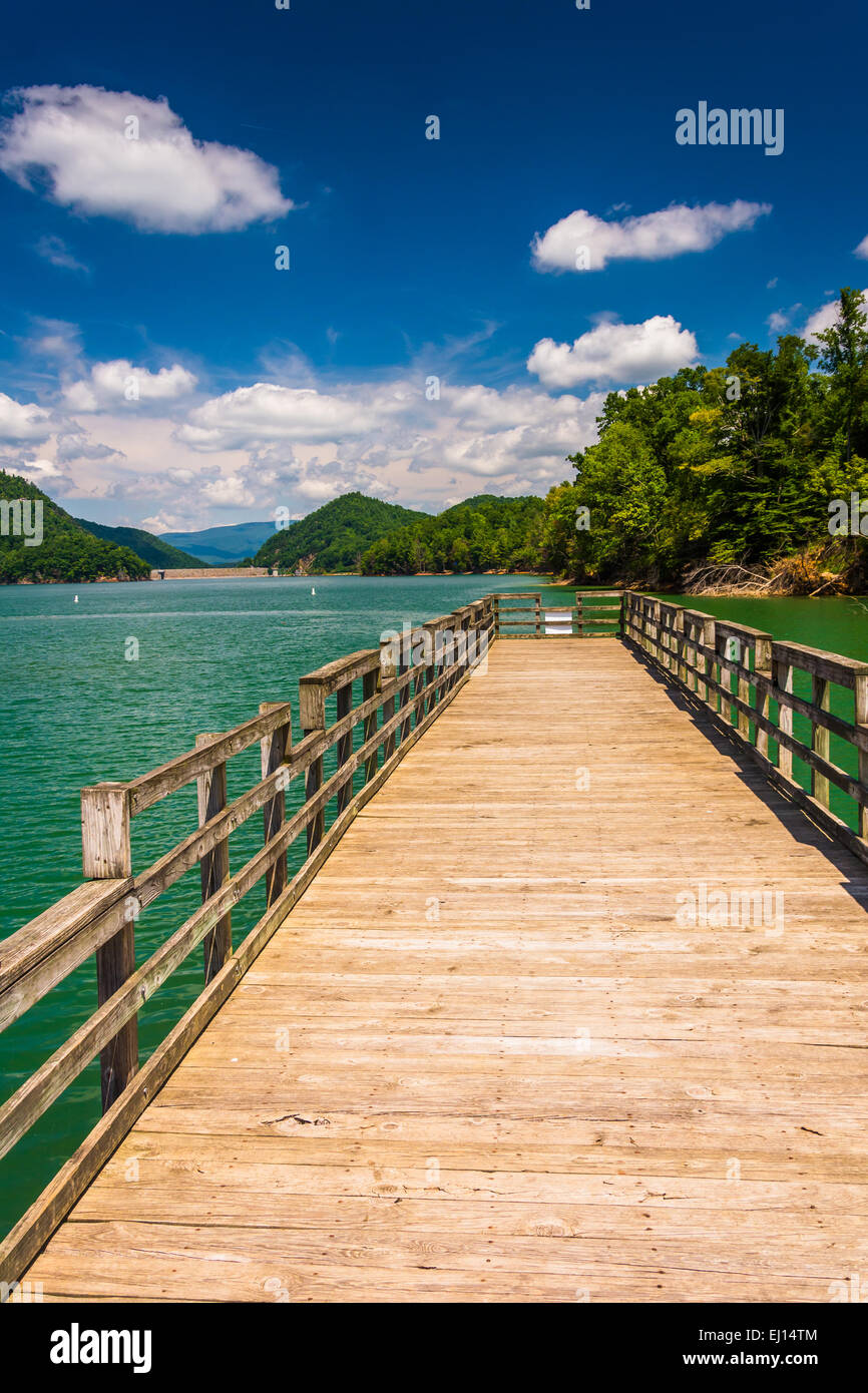 La jetée de pêche à Watauga Lake, dans la région de Cherokee National Forest, Tennessee. Banque D'Images