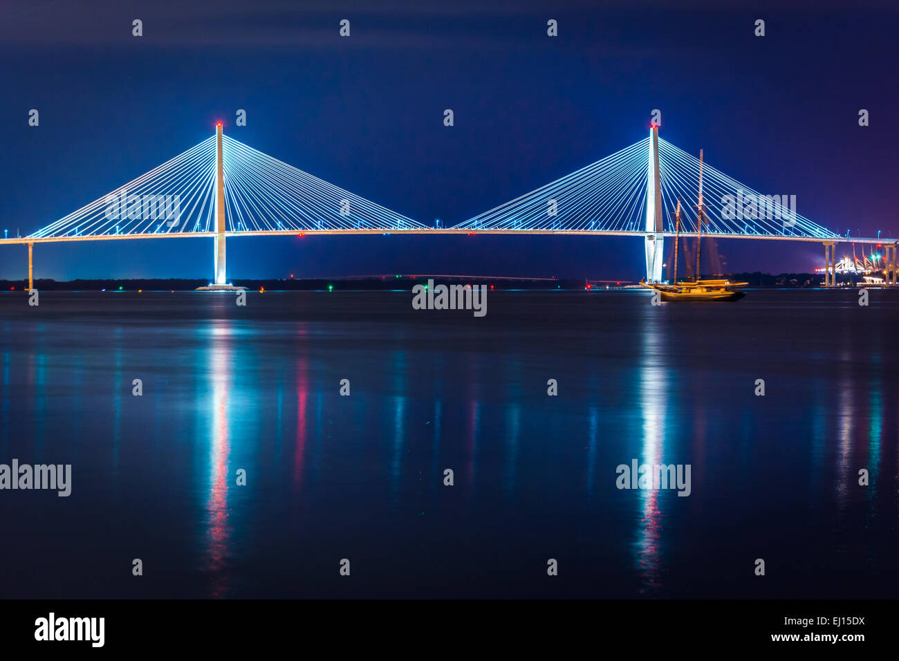 L'Arthur Ravenel Bridge at night Junior à Charleston, Caroline du Sud. Banque D'Images