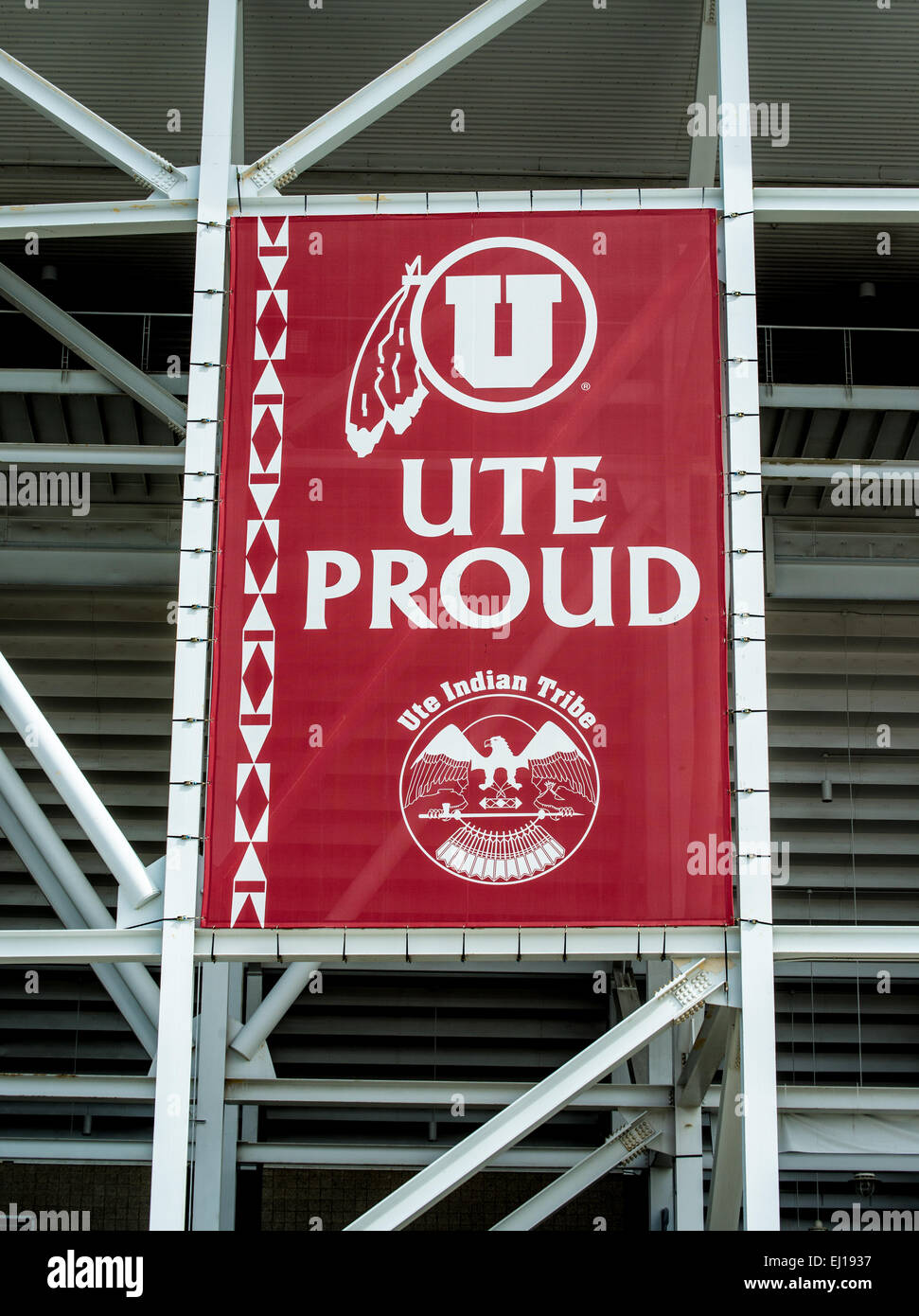 Le SEI Fier bannière au stade de football Rice-Eccless sur le campus de l'Université de l'Utah. Banque D'Images