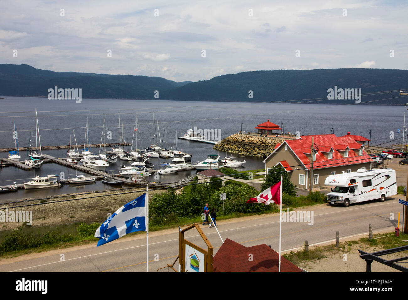 Fondé en 1838, le village de l'Anse-Saint-Jean est le plus ancien village sur le Fjord du Saguenay et son yacht club est un populaire Banque D'Images