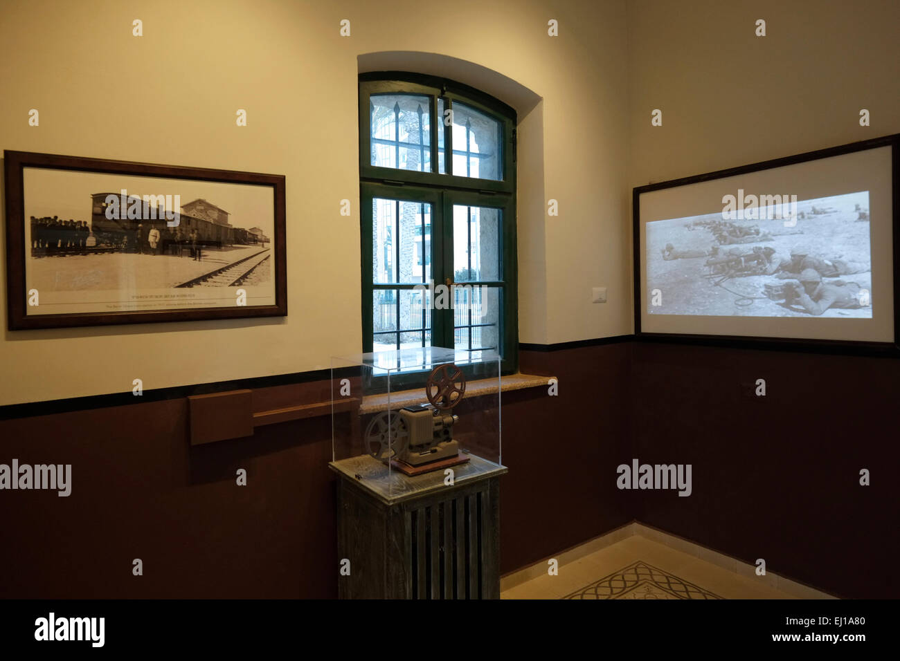Intérieur de la rampe heritage museum.à l'ancienne gare ferroviaire ottoman turc à Beersheba également orthographié Beer-Sheva la plus grande ville dans le désert du Néguev dans le sud de l'Israël Banque D'Images Intérieur de la rampe heritage museum.à l'ancienne gare ferroviaire ottoman turc à Beersheba également orthographié Beer-Sheva la plus grande ville dans le désert du Néguev dans le sud de l'Israël Banque D'Images