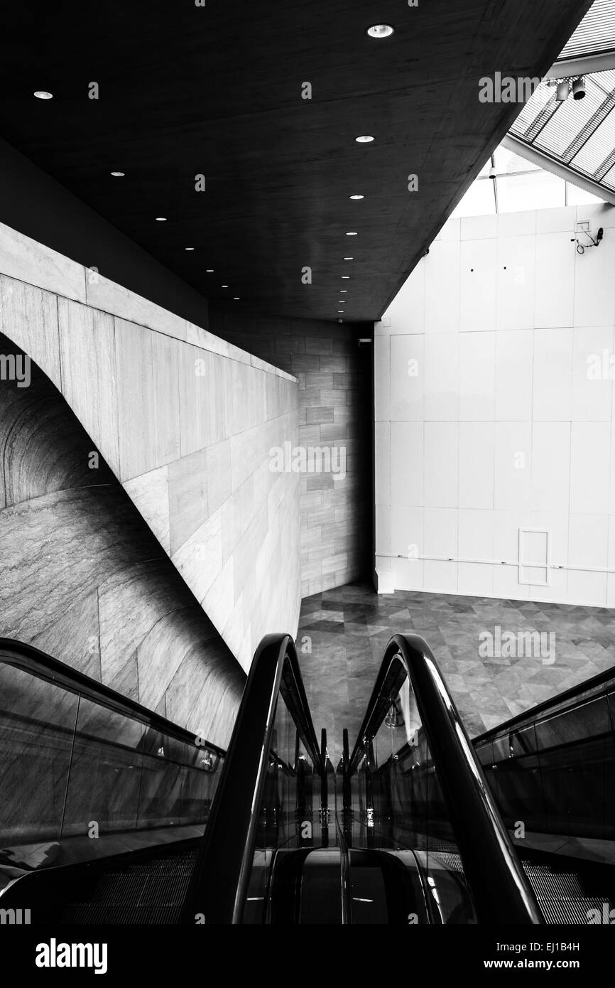 Escaliers mécaniques dans le bâtiment est de la National Gallery of Art, Washington, DC. Banque D'Images
