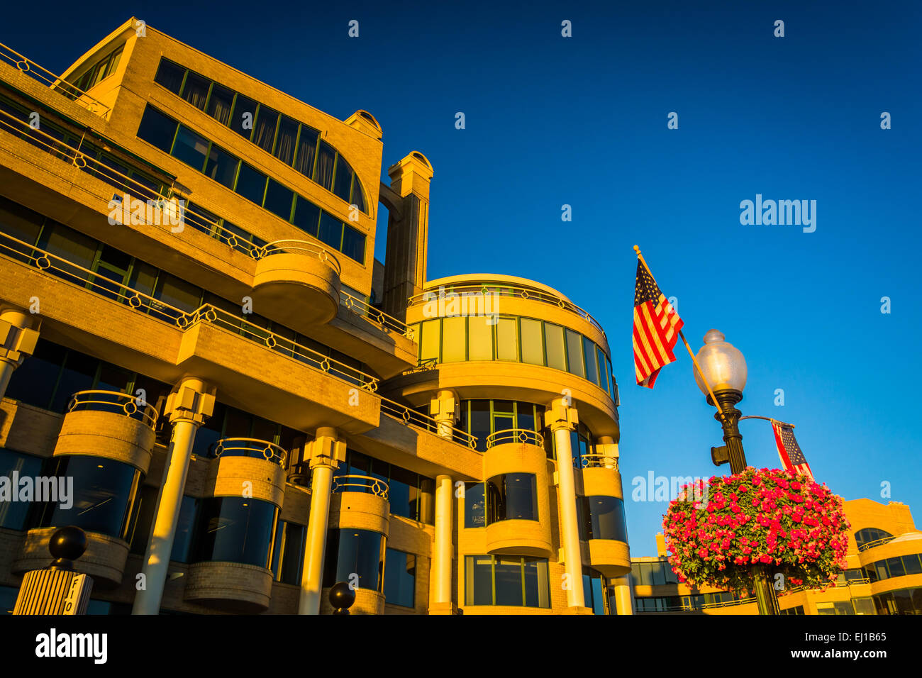 Lumière du soir sur les bâtiments au bord de Georgetown à Washington, DC. Banque D'Images