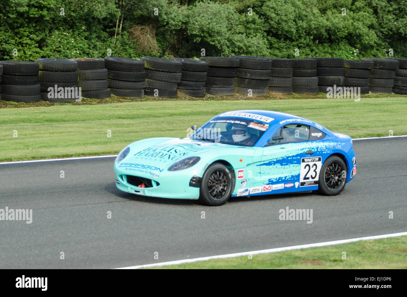 Billy Mongers dans course autour de Ginetta Junior circuit international Oulton Park Banque D'Images