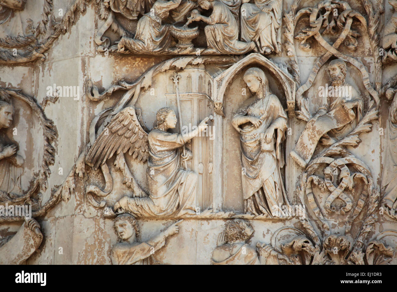 De la Vierge Marie. L'allégement du début de la Renaissance par le sculpteur Lorenzo Maitani sur la cathédrale d'Orvieto, Italie. Banque D'Images
