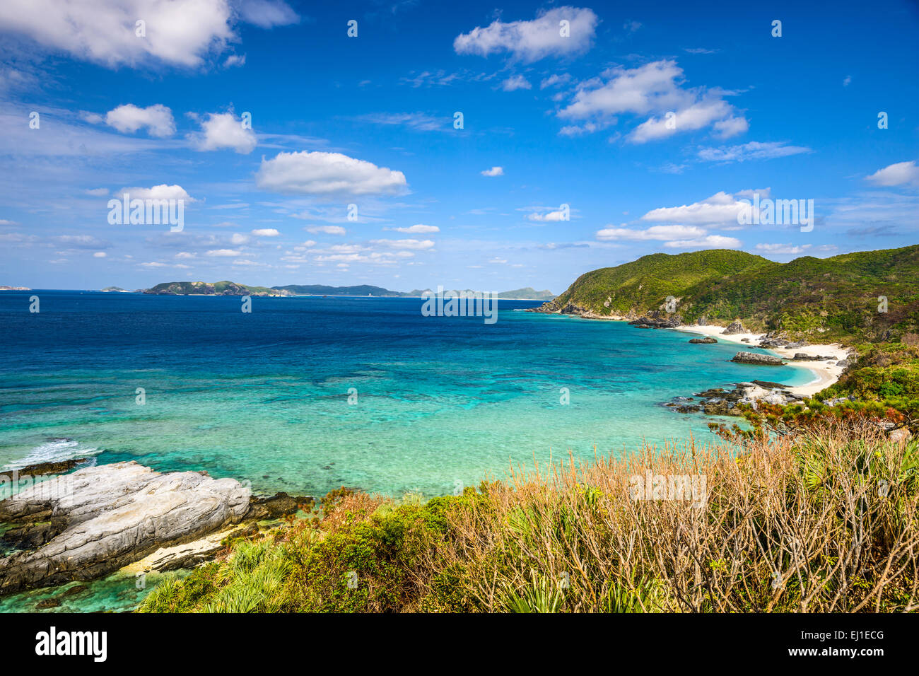 Tokashiki, Okinawa, Japon vue côtière à Aharen Beach. Banque D'Images