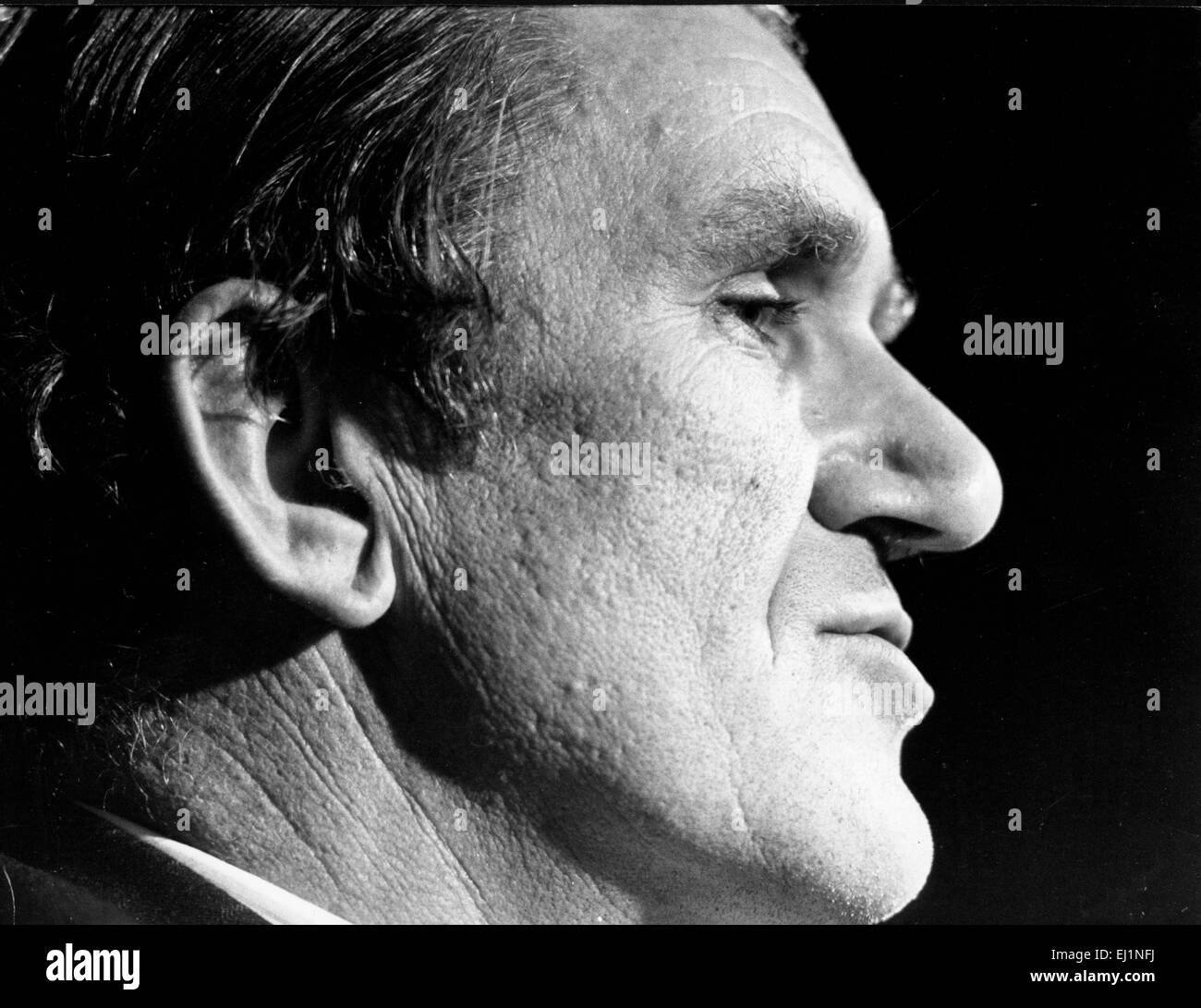 Fichier. Mar 20, 2015. Canberra, Australie - Malcolm Fraser, ancien premier ministre australien, qui était notoirement catapulté au pouvoir par une crise constitutionnelle qui a laissé la nation cruellement divisé, est mort vendredi à Canberra, Australie. Il a été 84. Fraser a été active dans la vie publique jusqu'à la fin et sa mort a choqué la nation. Sa vie après la politique a été dominée par les questions des droits de l'homme. Photo - 10 juillet 1975 - Sydney Australie - MALCOLM FRASER, né le 21 mai 1930, a été le 22e premier ministre de l'Australie il a servi de 1975 à 1983. Sur la photo : Fraser au cours d'une campagne électorale sur c Banque D'Images