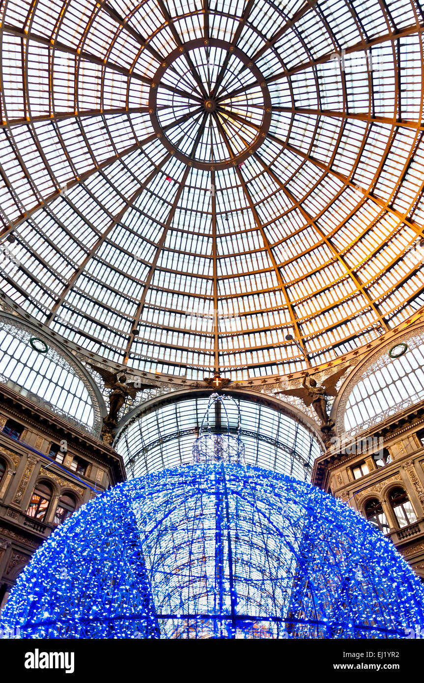 Naples, Italie - 1 janvier 2014 : détail de la galerie commerçante Galleria Umberto I de Naples, Italie. Banque D'Images