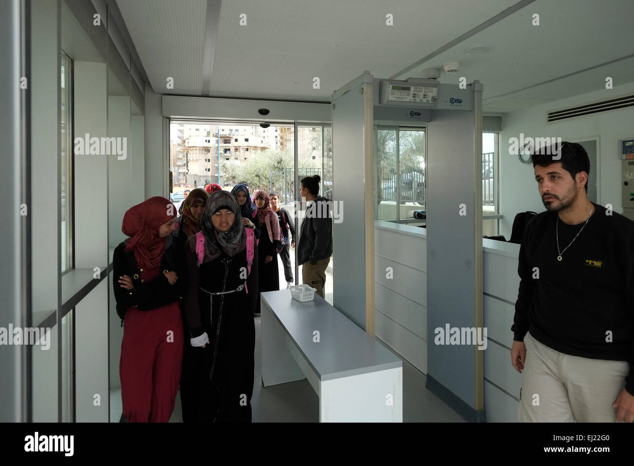Étudiantes de la communauté bédouine dans Beit Yatziv culture centre et de l'éducation campus à Beer-sheva Beer-Sheva orthographié également la plus grande ville dans le désert du Néguev dans le sud de l'Israël Banque D'Images Étudiantes de la communauté bédouine dans Beit Yatziv culture centre et de l'éducation campus à Beer-sheva Beer-Sheva orthographié également la plus grande ville dans le désert du Néguev dans le sud de l'Israël Banque D'Images