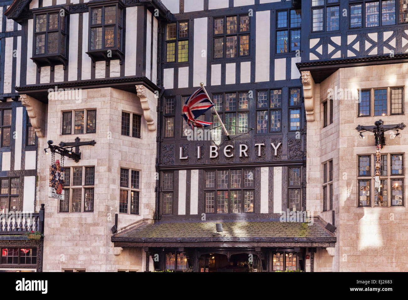 La célèbre boutique avant de la liberté, Regent Street, Londres, Angleterre. Banque D'Images