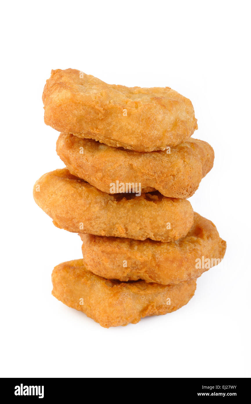 Nuggets de poulet frit isolé sur fond blanc Banque D'Images