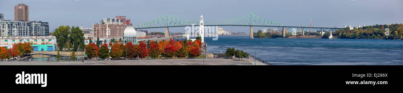 Canada, Québec, Montréal, Vieux Montréal, le Vieux Port, les banques, la Tour de l'horloge et le fleuve Saint-Laurent, dans les couleurs de l'été indien en vue panoramique Banque D'Images