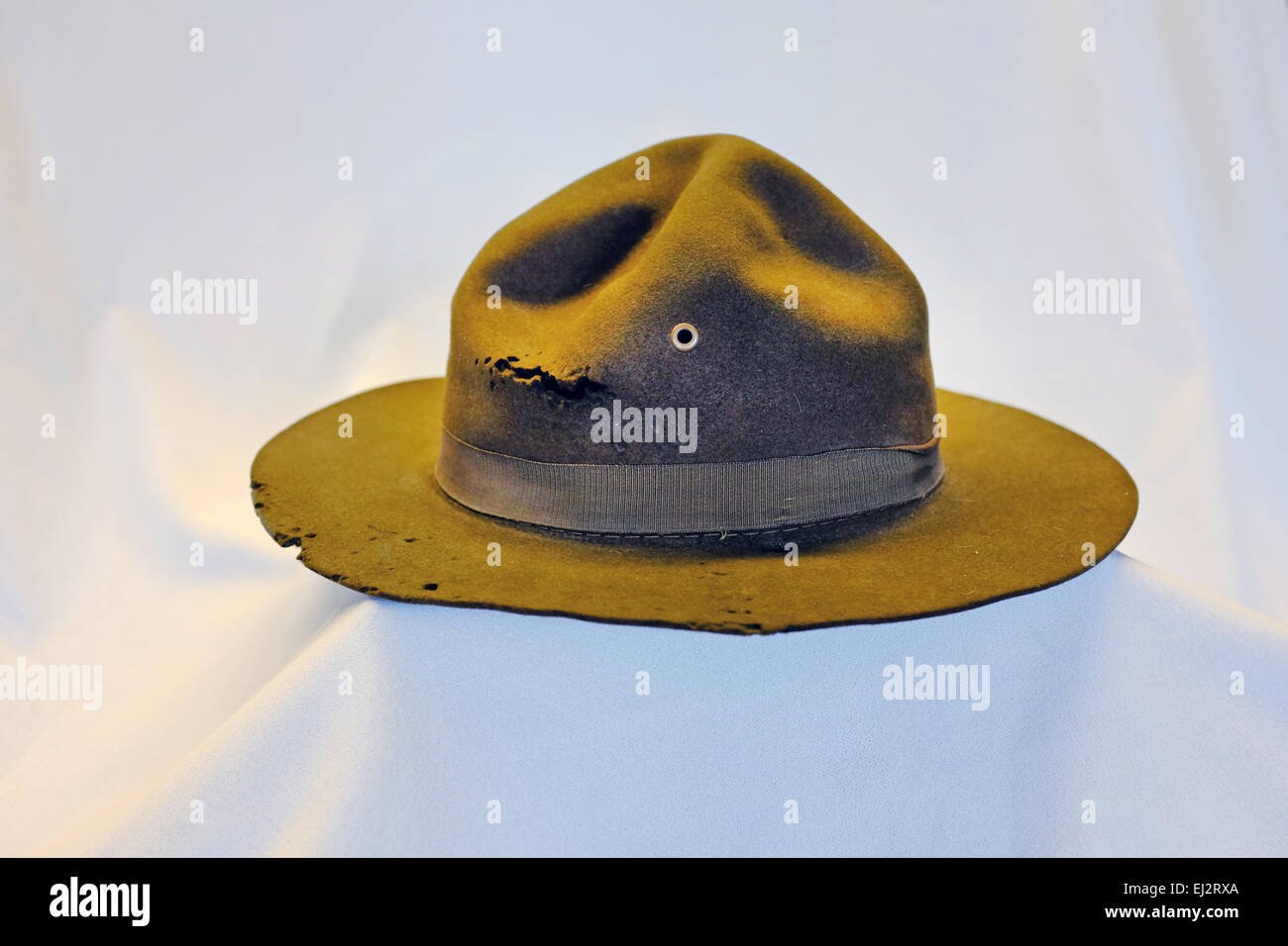 Un vieux temps man's campaign hat, aussi portés par la Seconde Guerre mondiale militaire, vers 1920. Banque D'Images