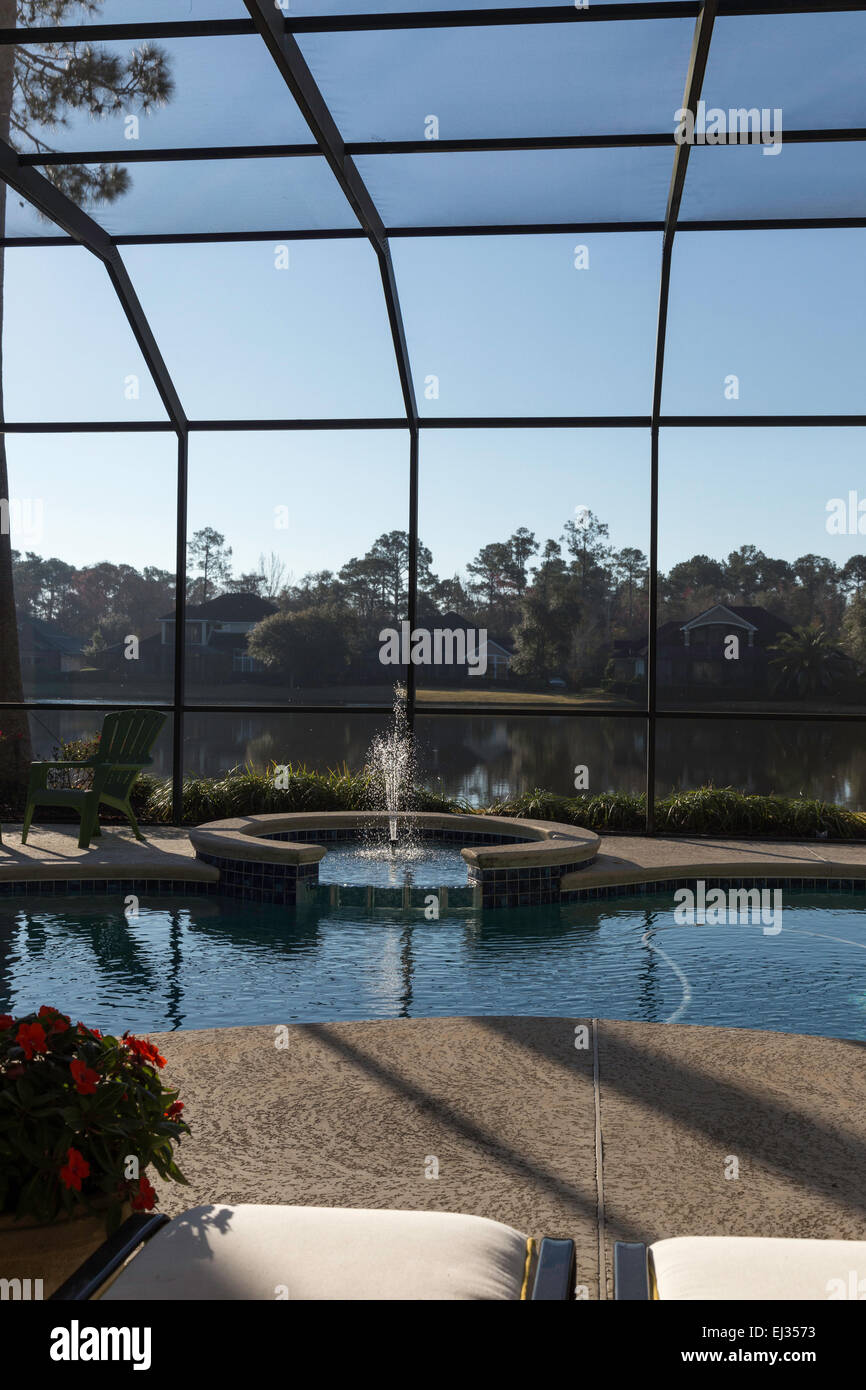 Maison De Luxe Piscine Privée Et Terrasse Avec Moustiquaire, Floride,  États-Unis Photo Stock - Alamy