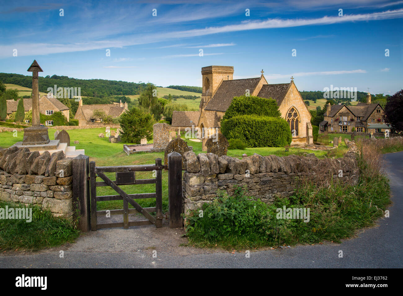 Tôt le matin sur le village des Cotswolds, Gloucestershire, Angleterre snowshill Banque D'Images