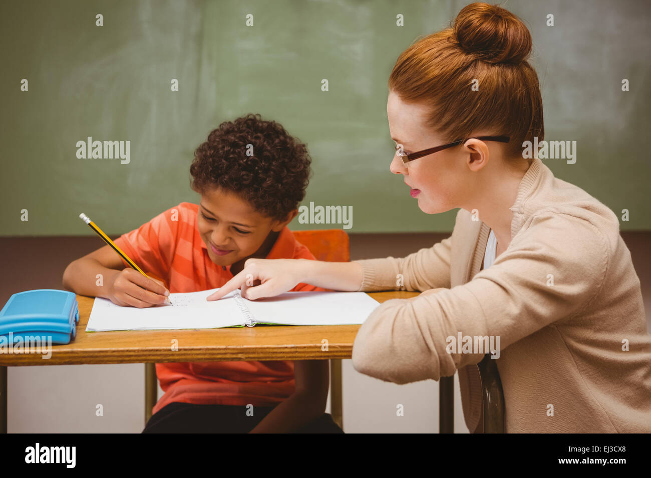 Педагог и ученик. Ученик и учитель могут стать. Учитель в классе. Ученик и учитель могут стать. Учитель и ученик.