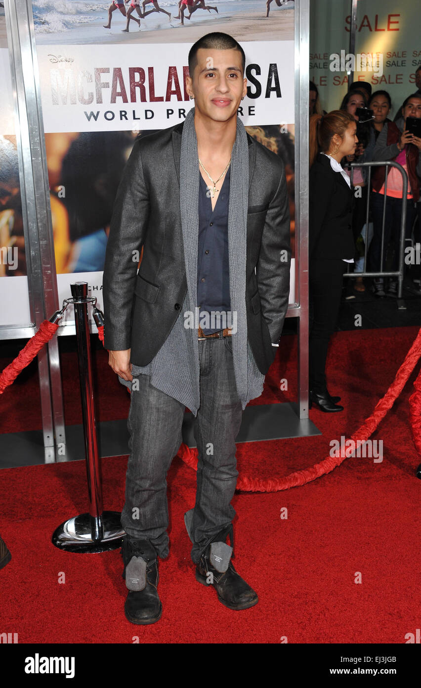 LOS ANGELES, CA - 9 février 2015 : États-Unis d'X-Facteur Olivero Carlito finaliste lors de la première mondiale de "cFarland USA' au El Capitan Theatre, à Hollywood. Banque D'Images