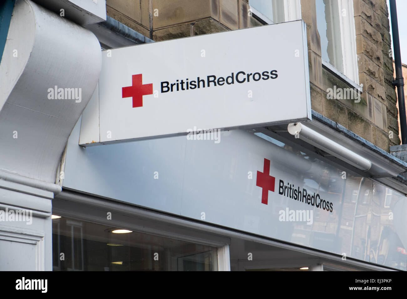 La croix rouge britannique store shop dans Matlock, Derbyshire, Angleterre Banque D'Images