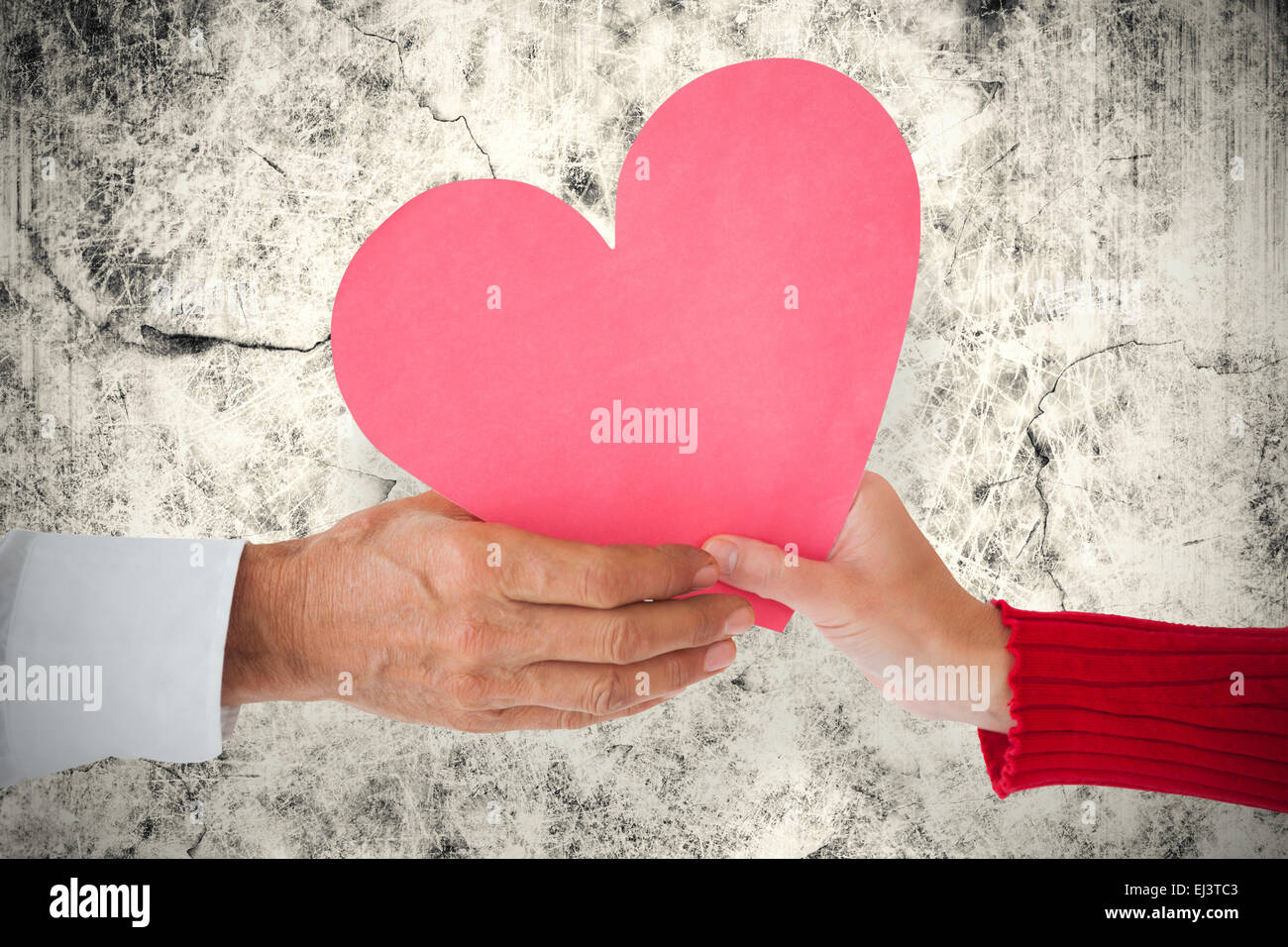 Image composite du couple holding heart Banque D'Images