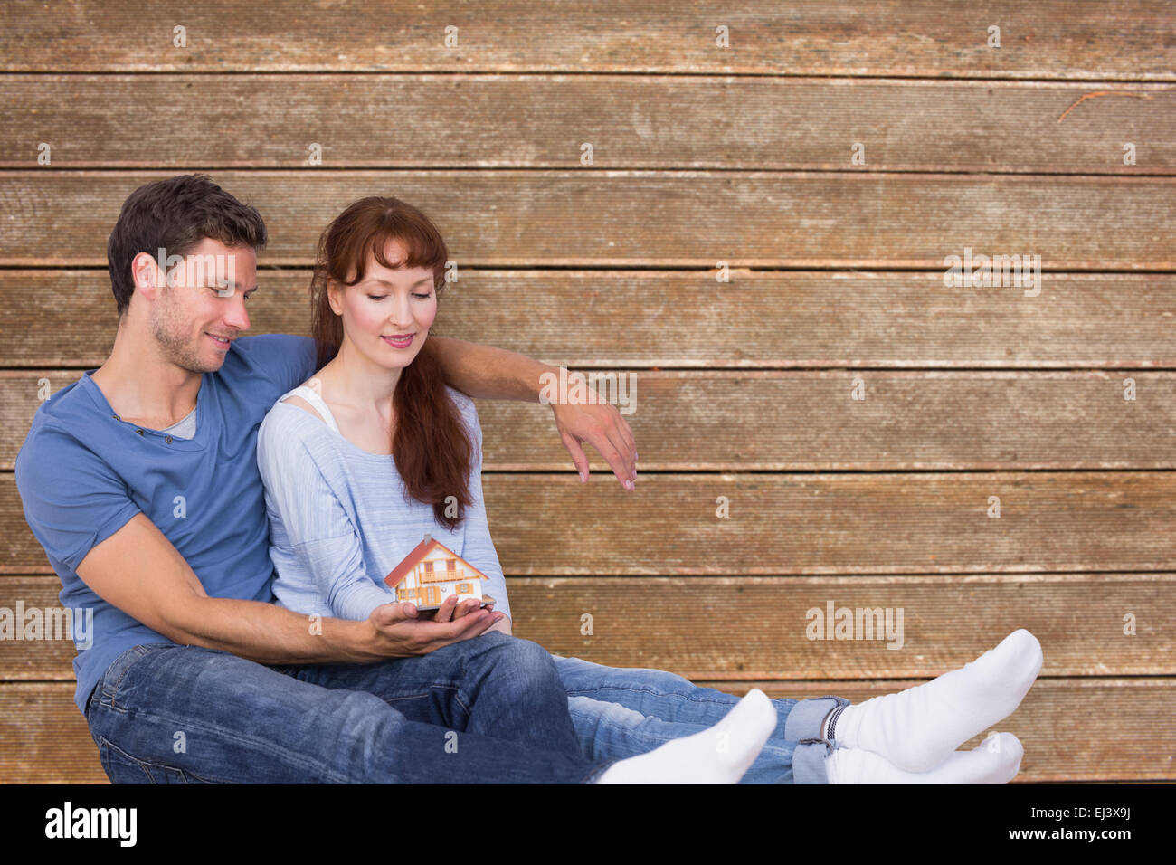 Image composite du couple using tablet at home Banque D'Images