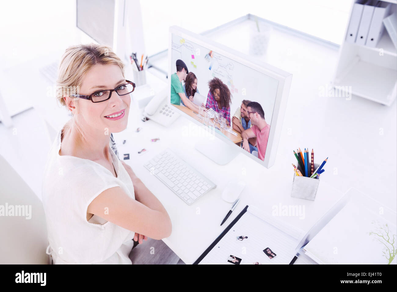 Image composite de l'équipe de création sur des planches-contact en réunion Banque D'Images