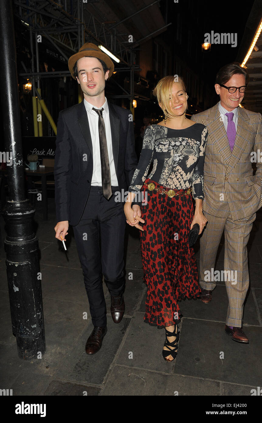 Suki Waterhouse et Bradley Cooper profitez d'une chambre double date à J. Sheekey restaurant, avec Sienna Miller et Tom Sturridge fiancé comprend : Sienna Miller, Tom Sturridge Où : London, Royaume-Uni Quand : 15 mai 2014 Banque D'Images