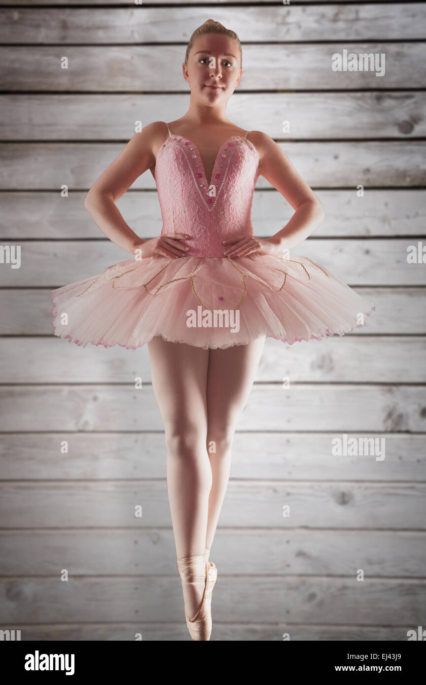 Image composite de jolie ballerine en rose standing en pointe Photo Stock -  Alamy