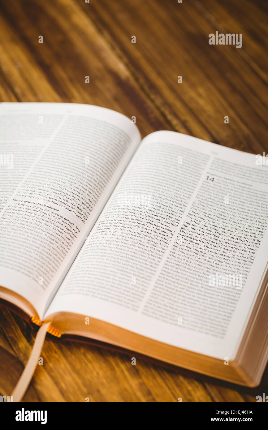 Bible Ouverte Photo Stock Alamy Bible Ouverte Photo Stock Alamy