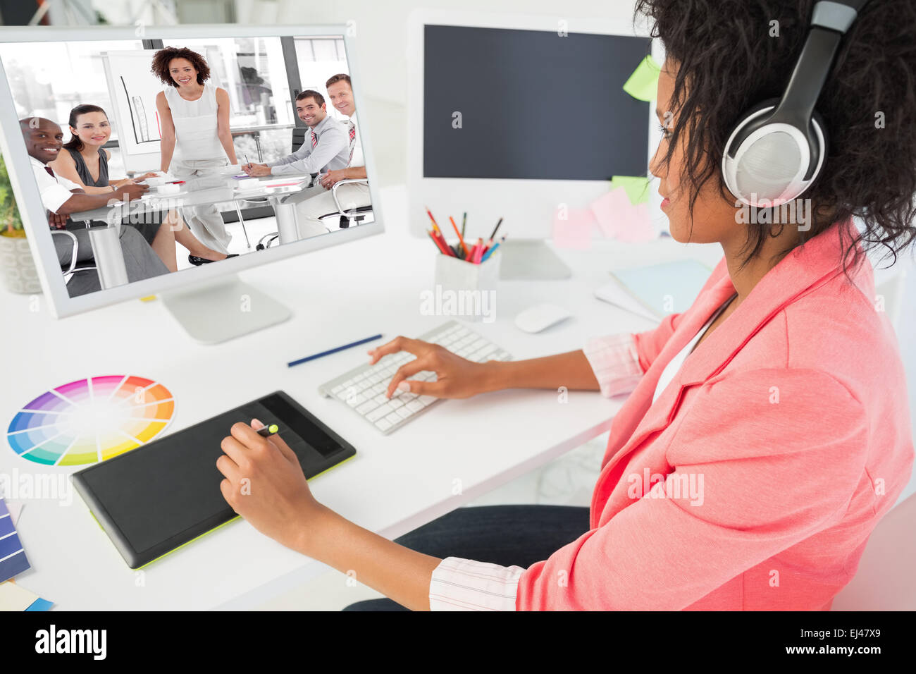 Image composite de la femme d'affaires donnant une présentation Banque D'Images