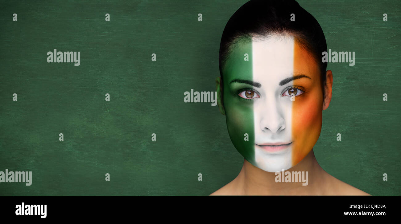 Image composite de brunette en irlandais face paint Banque D'Images