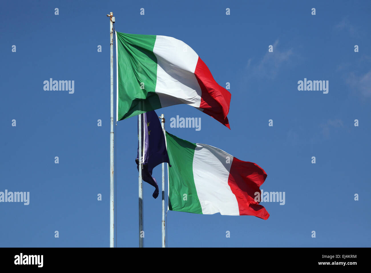Drapeau national de l'Italie et du drapeau de l'Union européenne à Rome, Italie. Banque D'Images