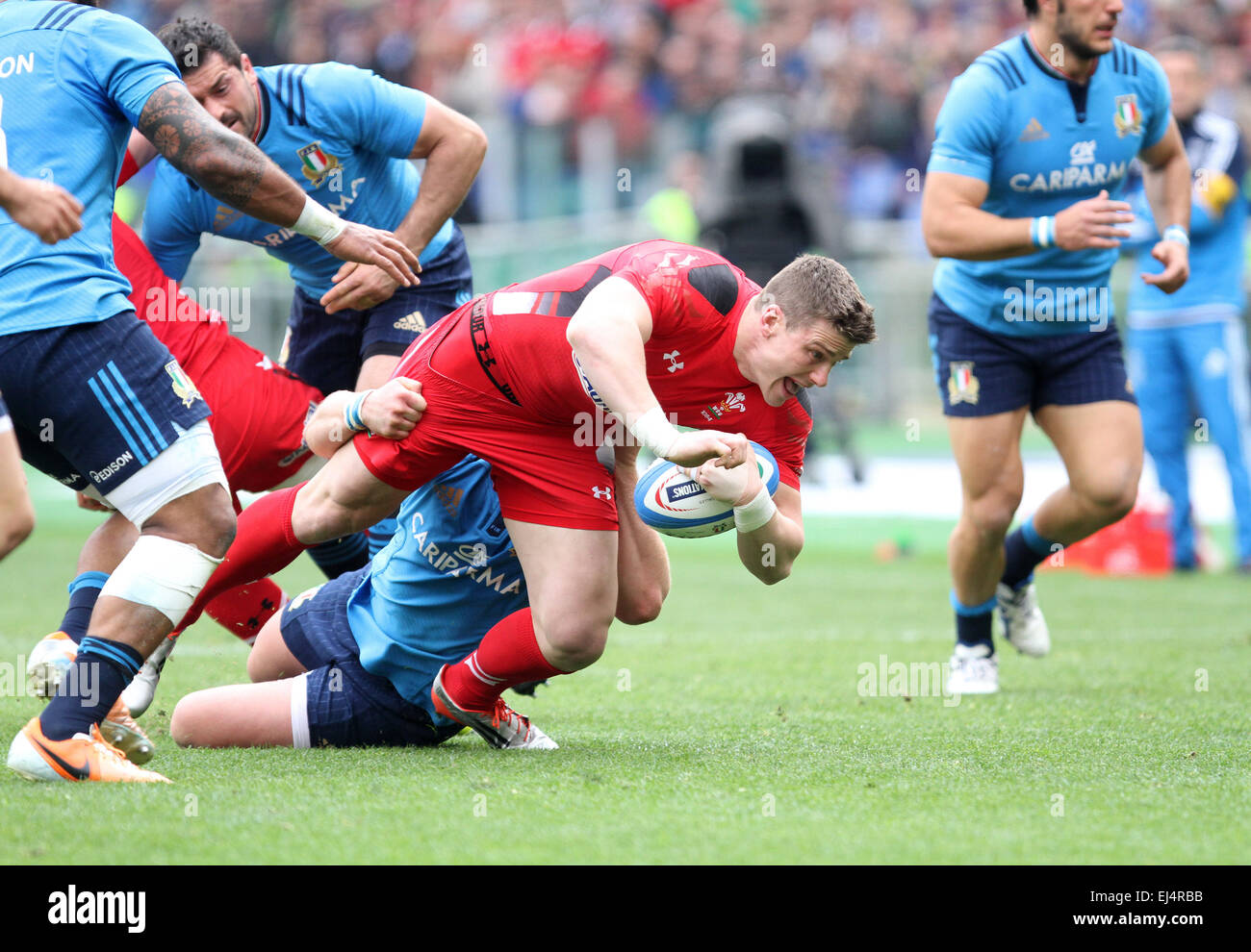 Rome, Italie. 21 mars, 2015. Wales's dvd Scott Williams se bat pour la balle durant les Six Nations international rugby union match entre l'Italie et le Pays de Galles le 21 mars 2015 au Stade olympique de Rome. Banque D'Images
