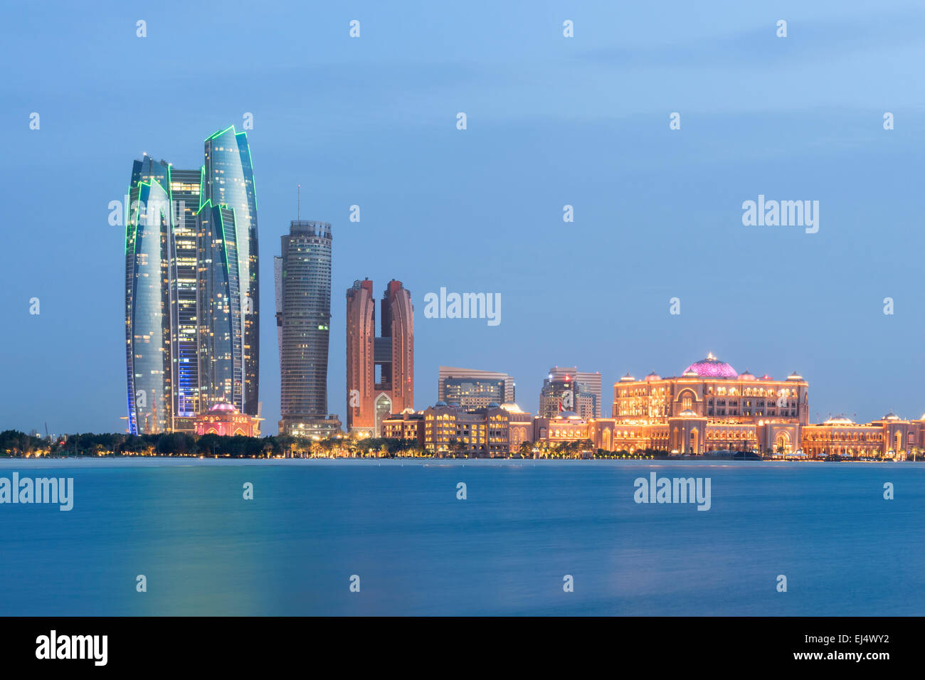Soir vue sur l'horizon de Dubaï en Émirats Arabes Unis Banque D'Images