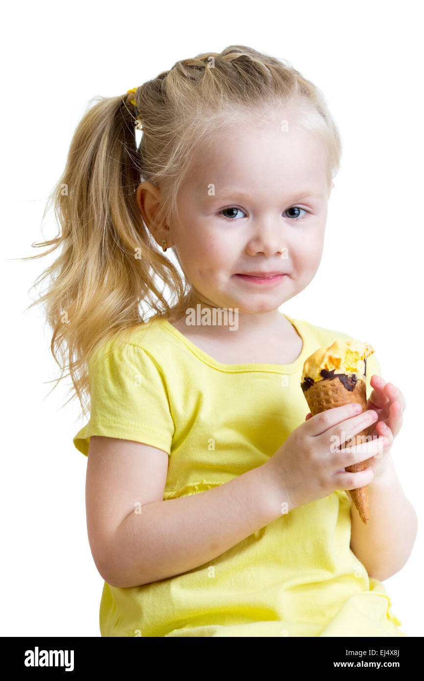 Happy kid girl eating ice cream isolated Banque D'Images