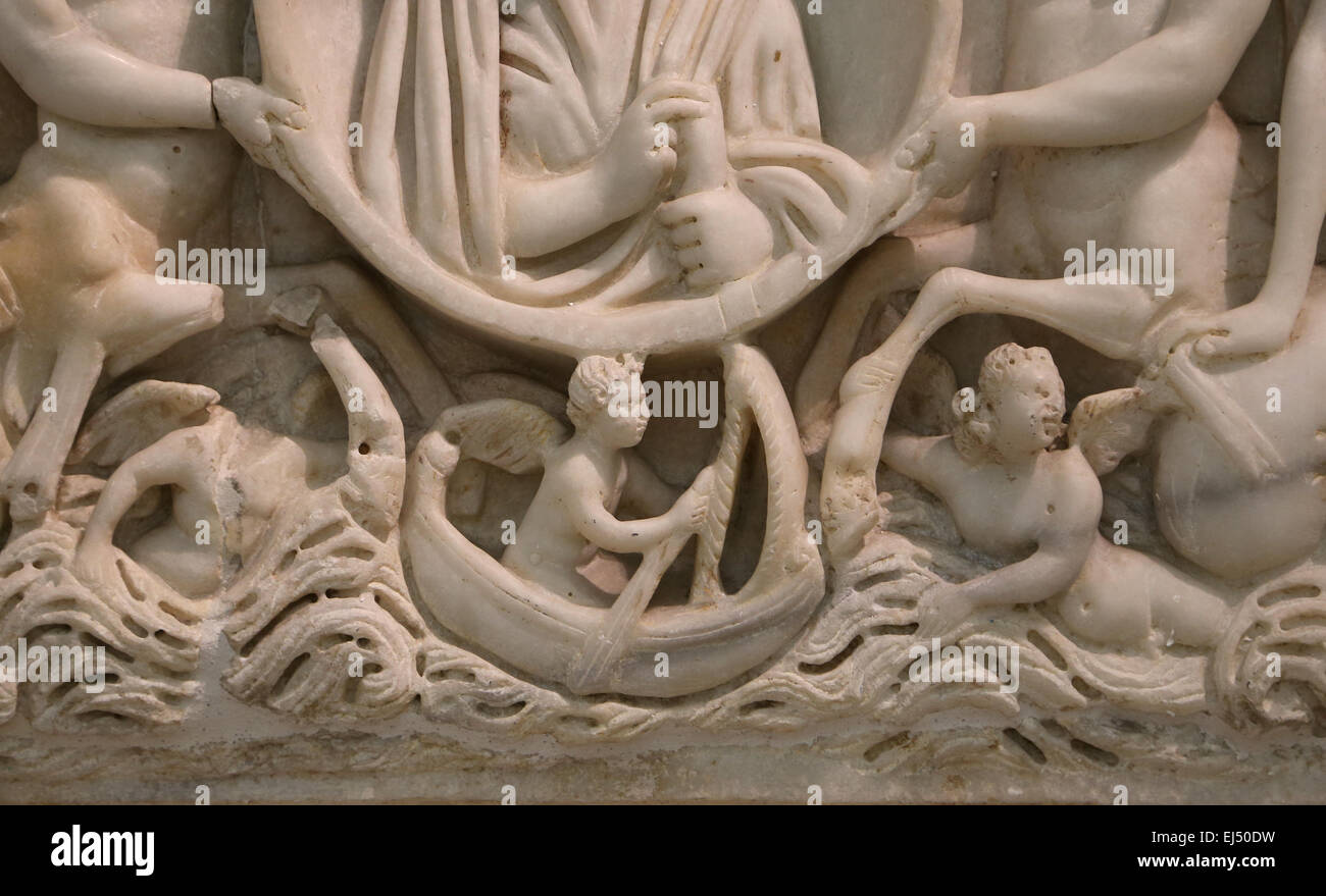 Sarcophage de la Quinta Flavia Severina. Soulagement avec Néréide et Triton. 3e siècle. À partir de Rome. Les musées du Capitole. Rome. Banque D'Images