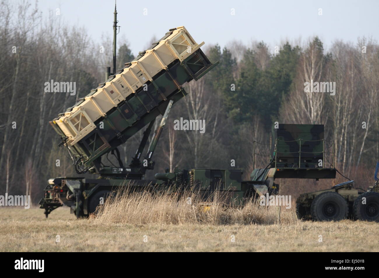 Sochaczew, Pologne, 21 mars 2015 l'Europe de l'armée américaine 10e armée de défense antimissile de l'air et de l'unité déployée à la Pologne pour l'exercice de défense antimissile. Batterie Delta, 5e Bataillon, 7e Régiment d'artillerie de défense aérienne participe à l'exercice d'une semaine dans le cadre d'une série d'activités dans le cadre de l'opération Atlantic résoudre, qui vise à rassurer les alliés, démontrer l'absence de mouvement et de dissuader l'agression régionale sur le flanc est de l'OTAN. Credit : Michal Fludra/Alamy Live News Banque D'Images