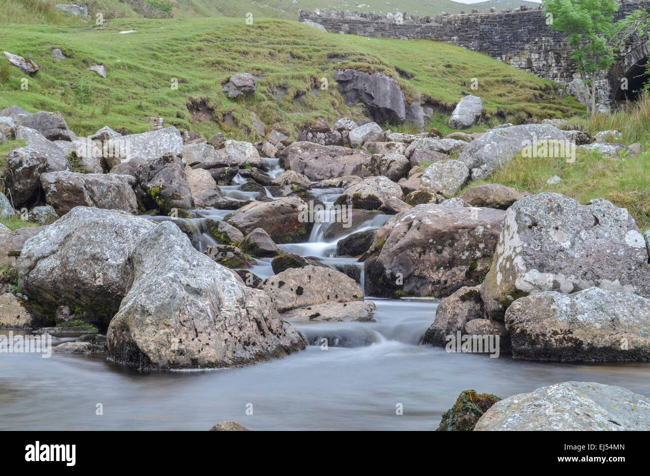 Parc national de Brecon Beacons, Pont Aber, ruisseau de montagne après la pluie Banque D'Images