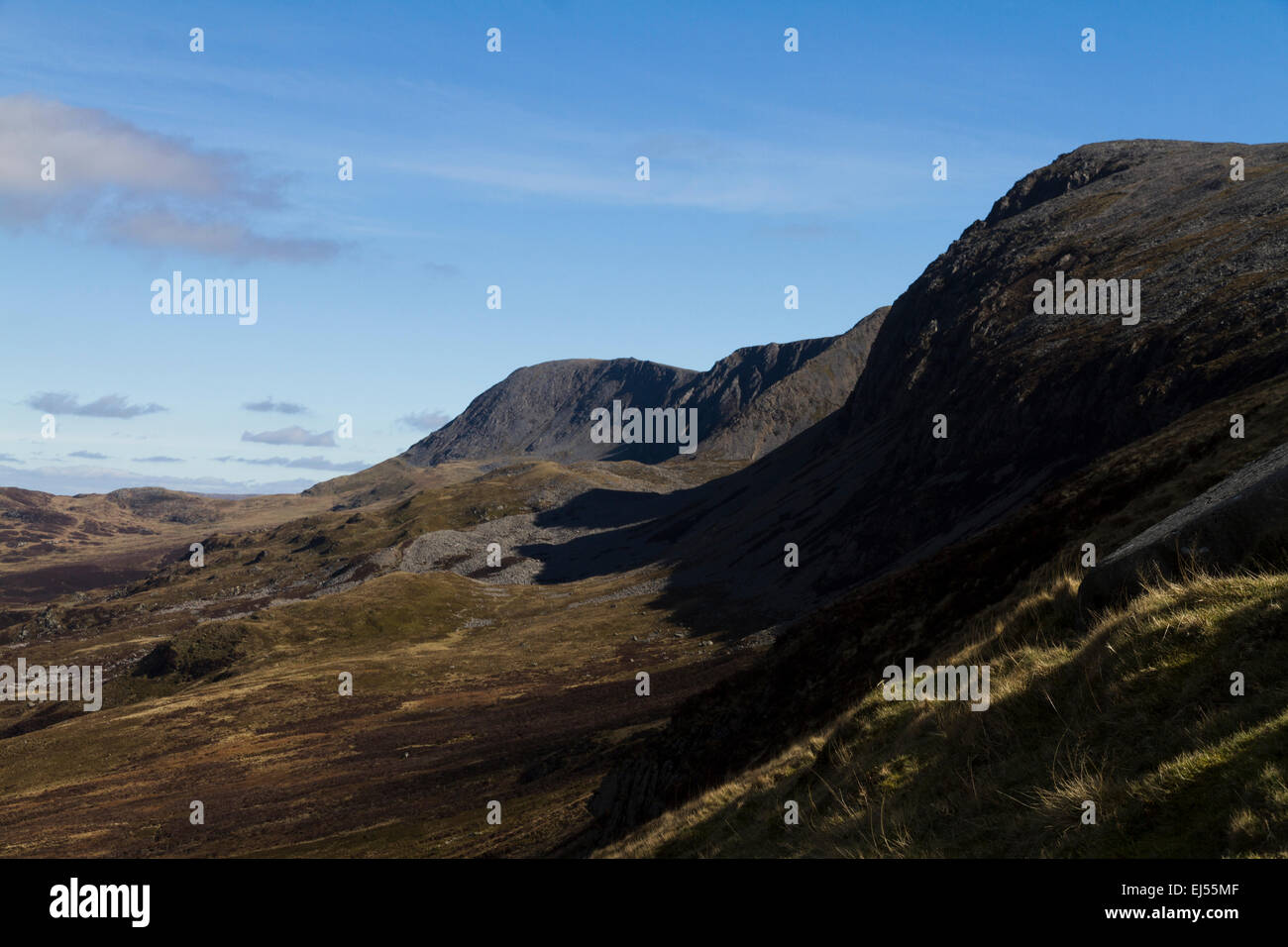 Vue sur le chemin jusqu'à la voie de poney dans le sud de l'Idris Cadair sur Snowdonia, le nord du Pays de Galles Banque D'Images