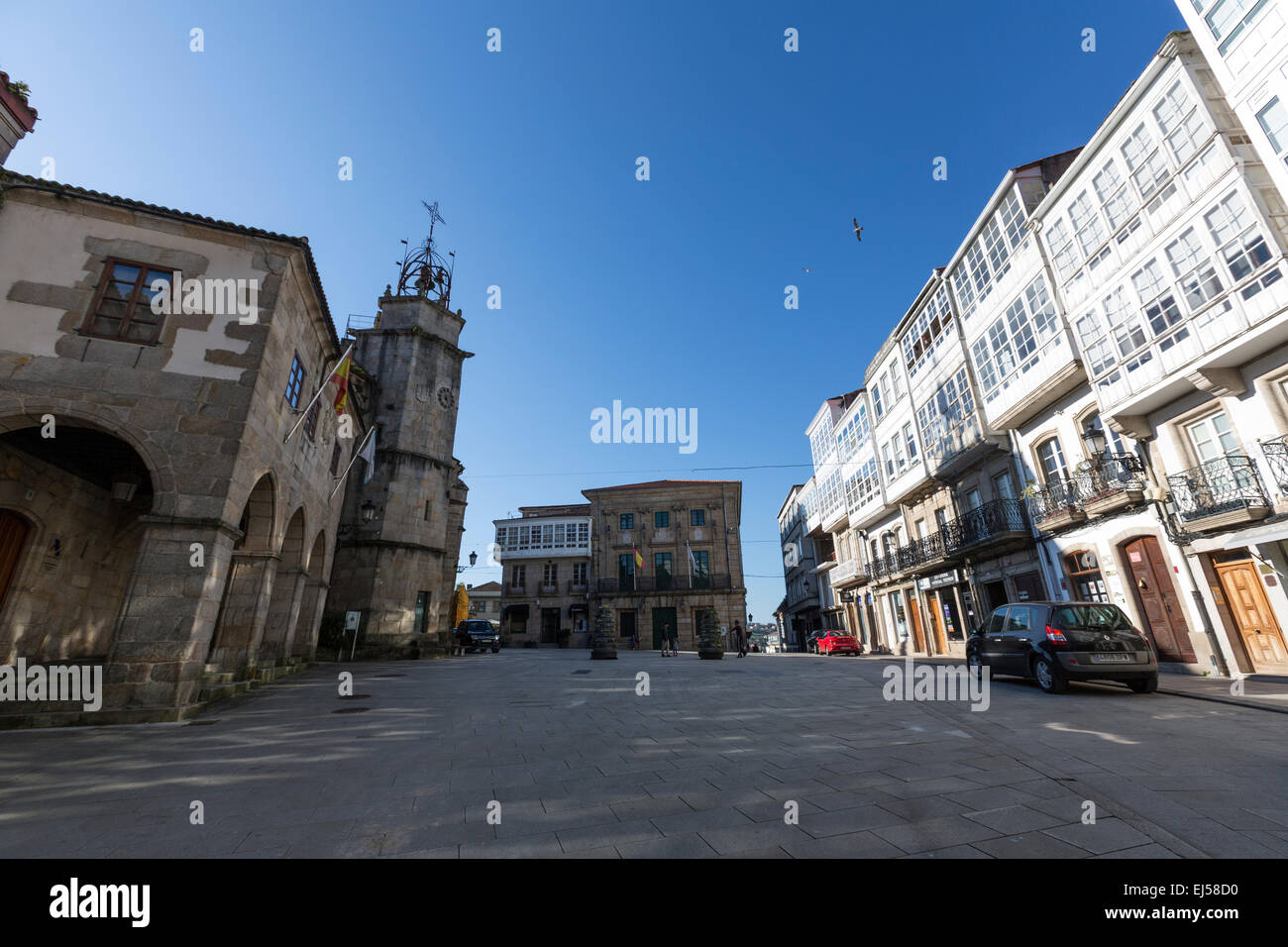 Mairie et église de Santiago sur la plaza de la Contistucion, Betanzos. La Galice Banque D'Images