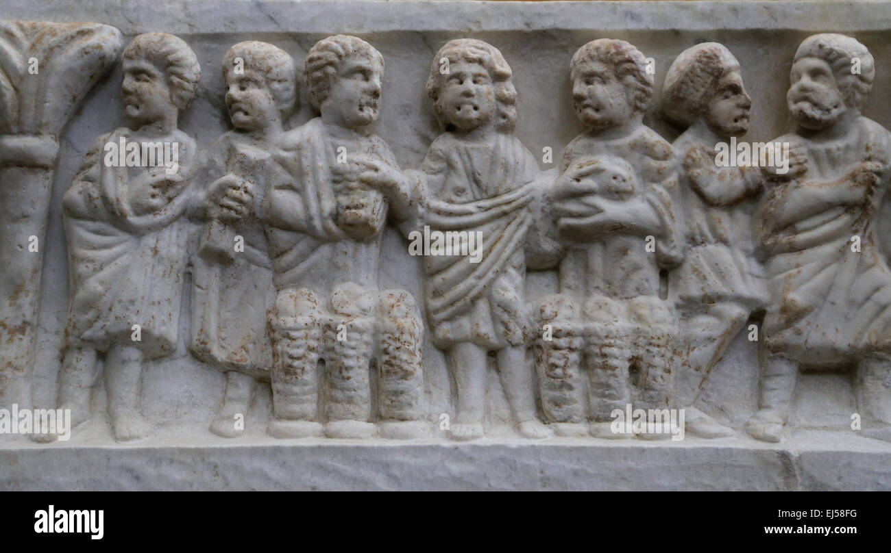 Christian-Roman.Fronts de sarcophage des couvercles. 4e ch. AD. Adoration des Mages. Miracle de la sept pains annonce le poisson. Banque D'Images