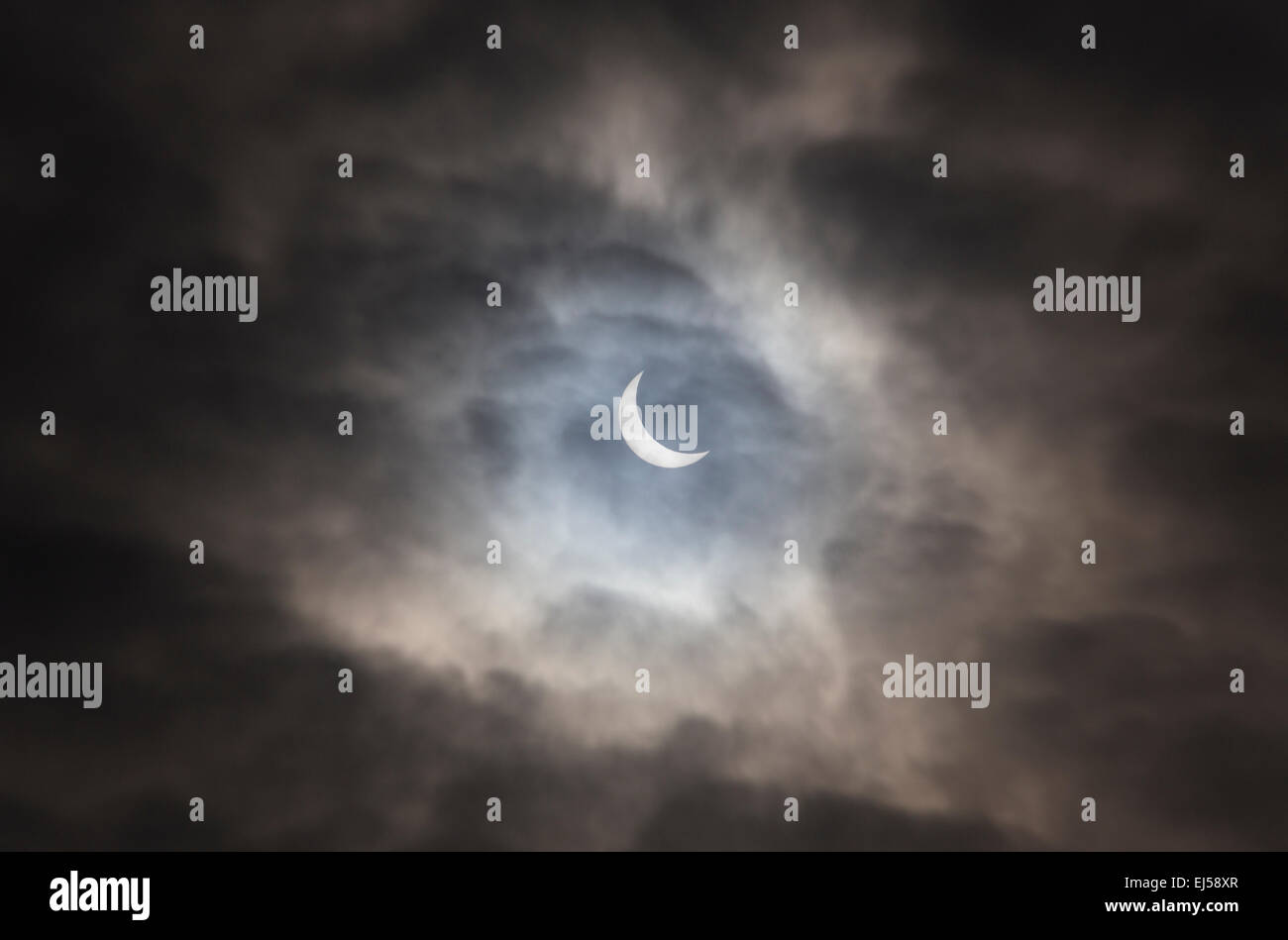 Éclipse solaire partielle 2015 vue de Birmingham, Angleterre, RU Banque D'Images