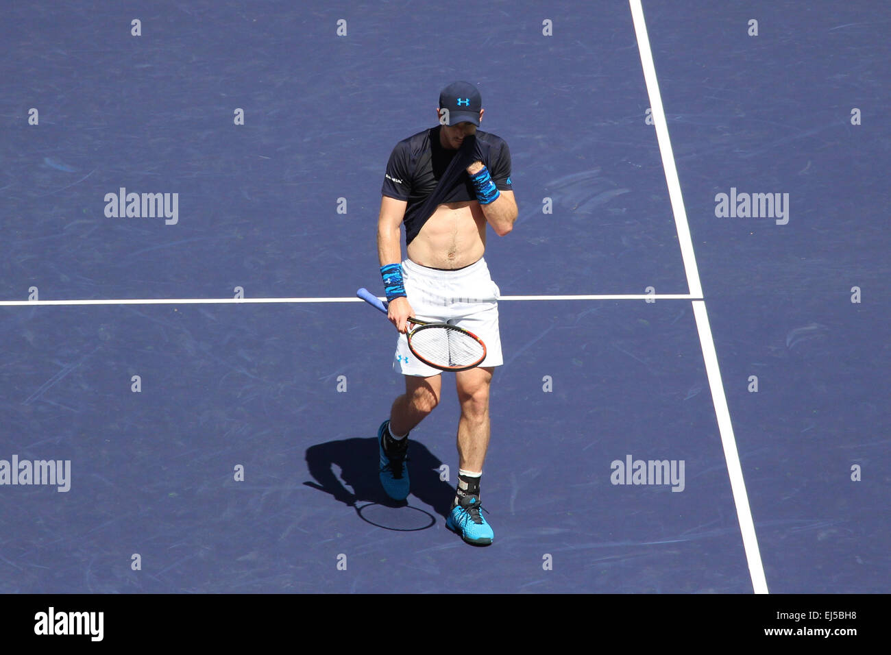 Indian Wells, en Californie, USA. 21 mars, 2015. Joueur de tennis Novak Djokovic (Serbie) bat joueur Britannique Andy Murray en demi-finale du simple messieurs au BNP Paribas Open (score 6-2 6-3). Credit : Lisa Werner/Alamy Live News Banque D'Images