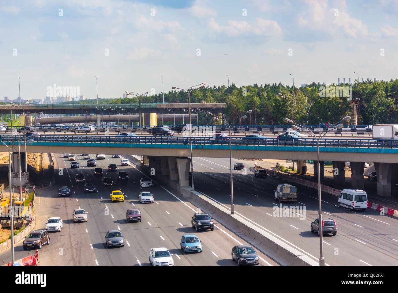 Correspondance avec route surélevée sur le périphérique de Moscou Banque D'Images