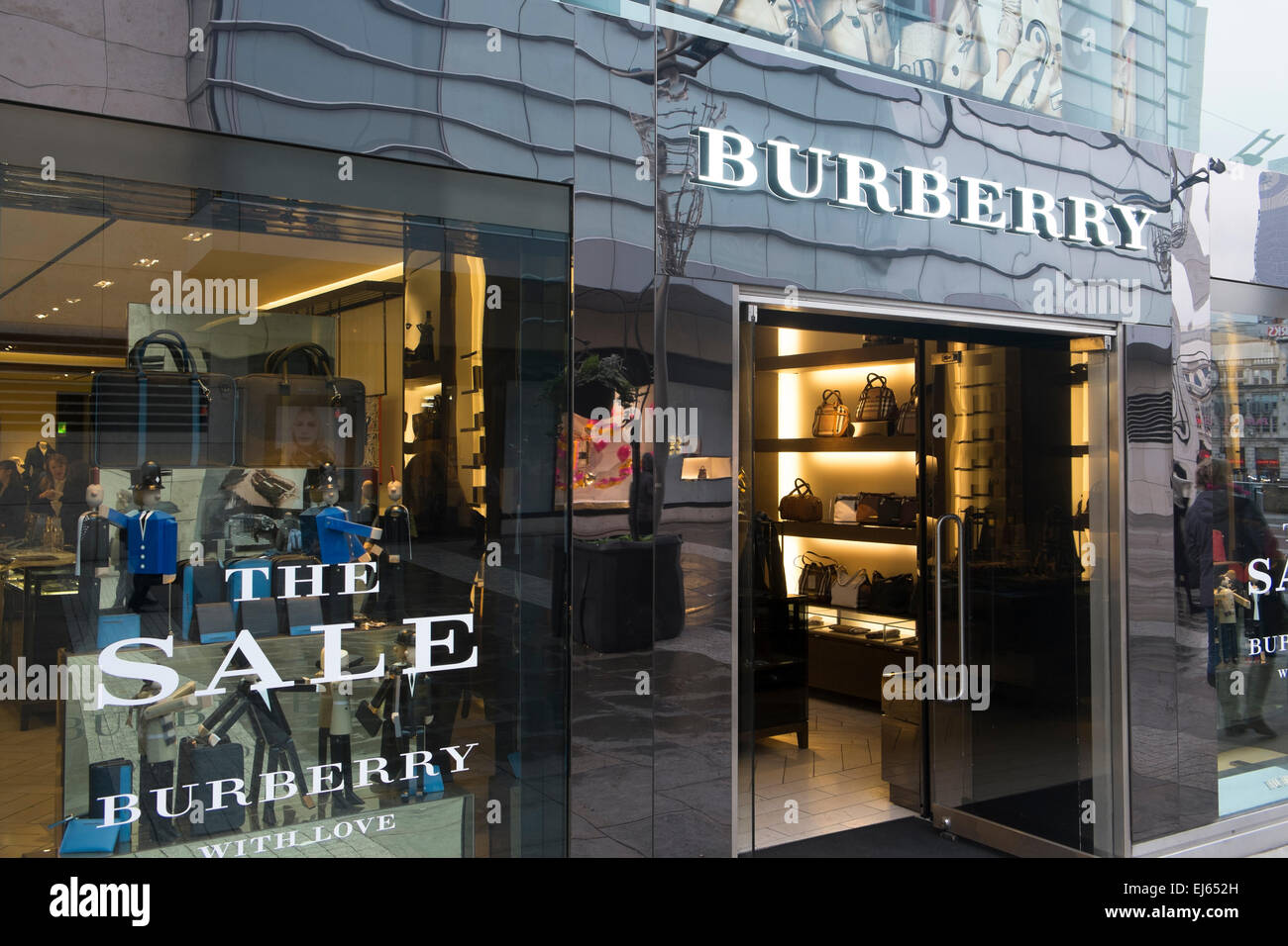 Magasin de marque de luxe Burberry dans St anns Street, Manchester, Angleterre, Royaume-Uni Banque D'Images