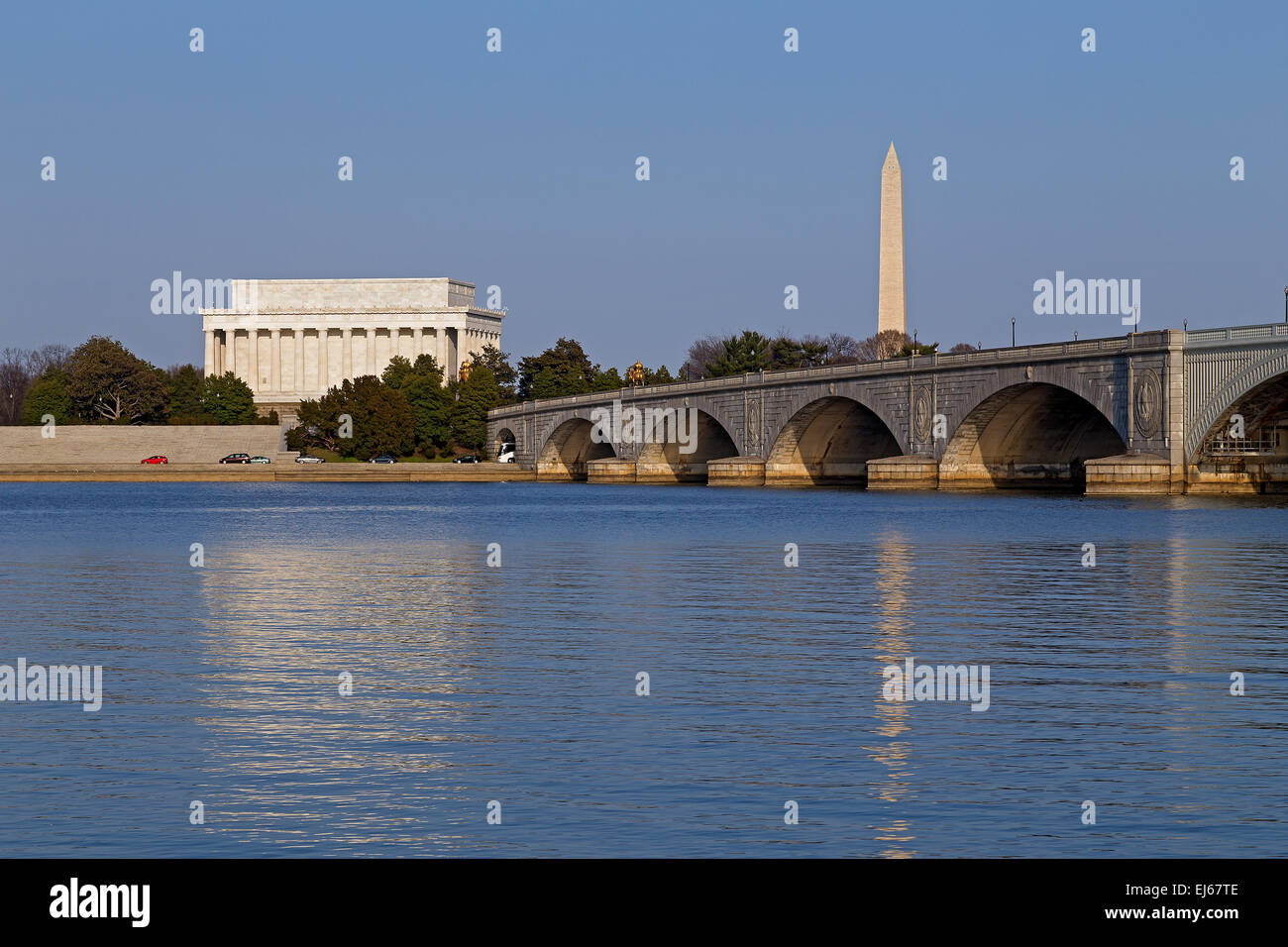 Lincoln Memorial et Monument National au coucher du soleil à Washington DC. Banque D'Images