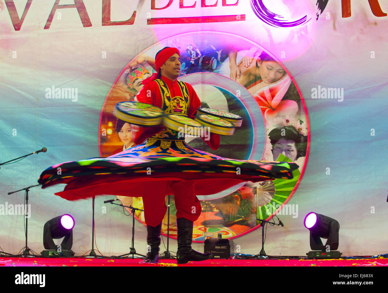 Turin, Italie. 22 mars, 2015. Le Lingotto fair 'Festival dell'Oriente' du 20 au 22 mars 2015 et du 27 au 30 mars 2015 - 20 mars 2015 Emad Selim Tammura Dervishi Dance Crédit : Realy Easy Star/Alamy Live News Banque D'Images