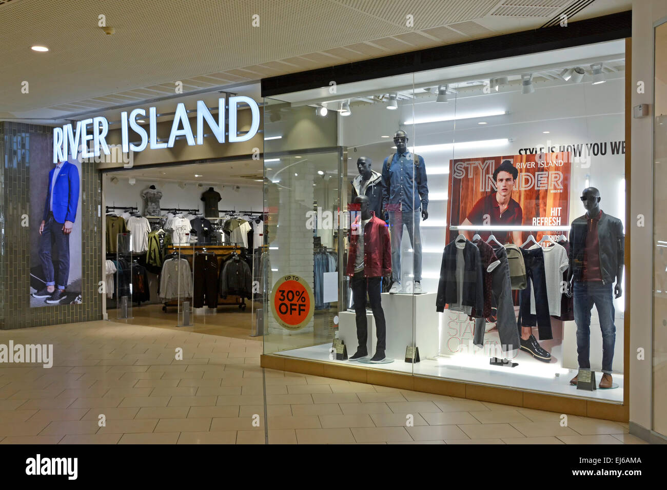 River Island shop windows en Lakeside shopping mall Thurrock Essex England UK Banque D'Images